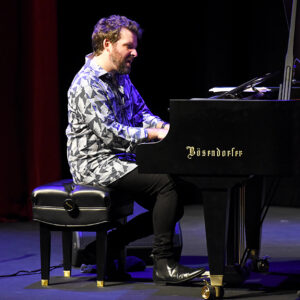 small2018-10_OOC_Taylor_Eigsti_MK_0201